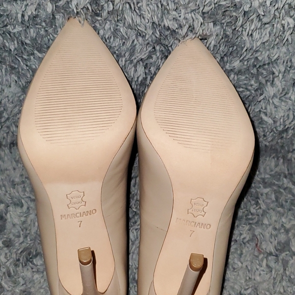 🧡🤍 NEW- Marciano Pumps - Picture 3 of 7